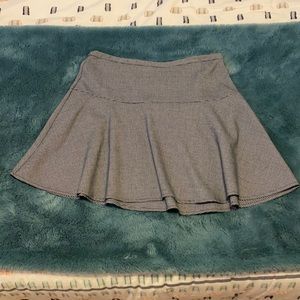 Houndstooth flowy skirt.